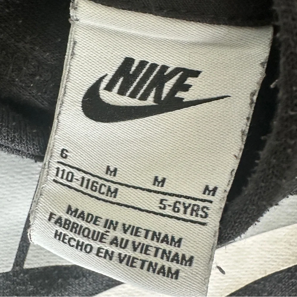 Nike Kids Black Hoodie in size 6 - Picture 4 of 4